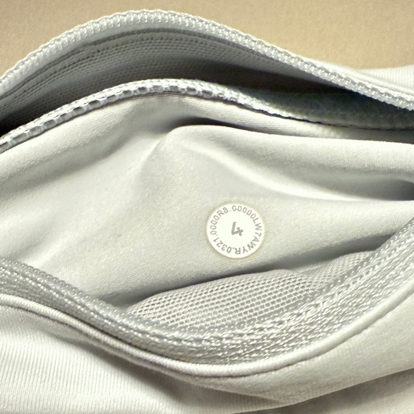 Lululemon Speed Up Low-Rise Lined Short 2.5” in Ocean Air, Size 4 - Picture 5 of 5